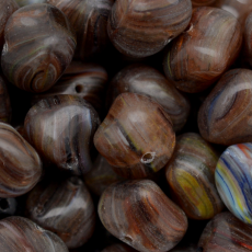 Conta de Vidro Preciosa® Ornela Quadrado (furo central) Marrom (26117) 14mm