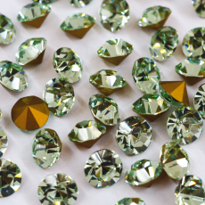 Strass Mc Chaton Optima Preciosa® art. 431 11 111 base cônica Chrysolite SS4,5 = PP10 = 1.6mm