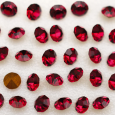 Strass LDI Collection base cônica Ruby SS8,5 = PP18 = 2,4mm