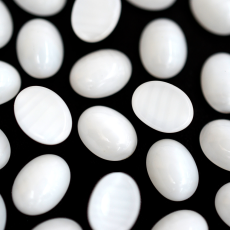 Chaton Cabuchon Oval LDI NO HF White Alabaster 8x6mm