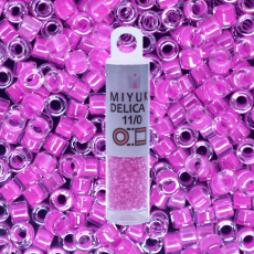 Micanga Delica Miyuki Hot Magenta Neon Lined DB2037 110  1,6mm