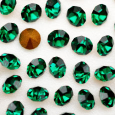 Strass Collection Czech Crystal base cônica Emerald SS20 = 4,6mm