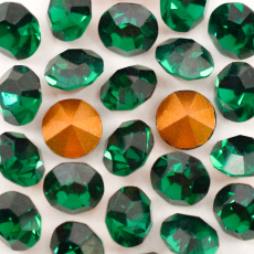 Strass Sparkling® art. 1012 base cônica Emerald SS32= 6,68mm