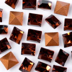 Strass Carre Swarovski® art. 4401 base cônica Smoked Topaz 4mm